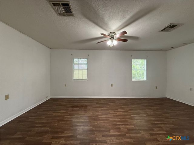 223 N Benavides Street B, Port Lavaca, TX 77979