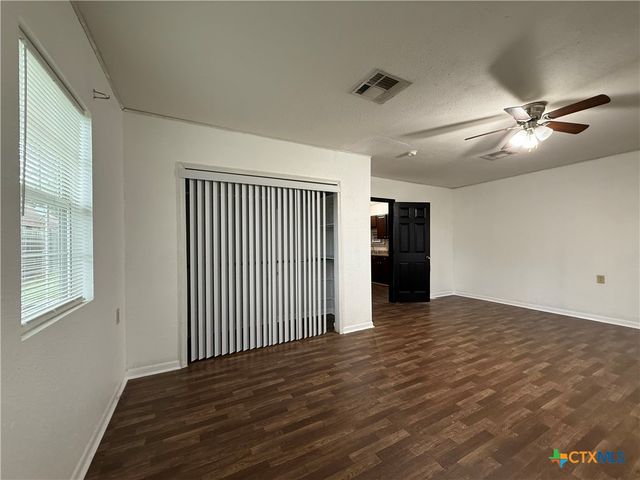 223 N Benavides Street B, Port Lavaca, TX 77979