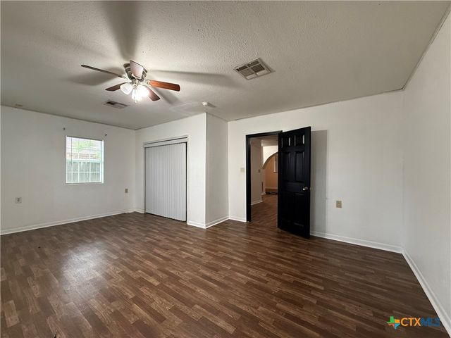 223 N Benavides Street B, Port Lavaca, TX 77979