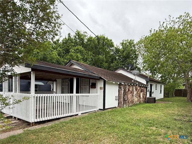 223 N Benavides Street B, Port Lavaca, TX 77979