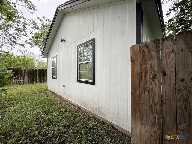 223 N Benavides Street B, Port Lavaca, TX 77979