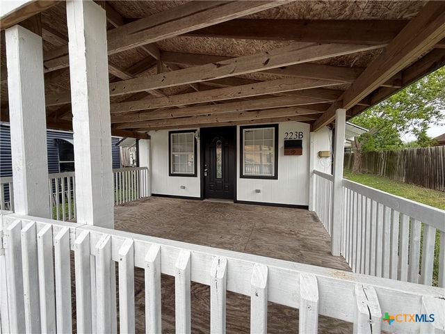 223 N Benavides Street B, Port Lavaca, TX 77979