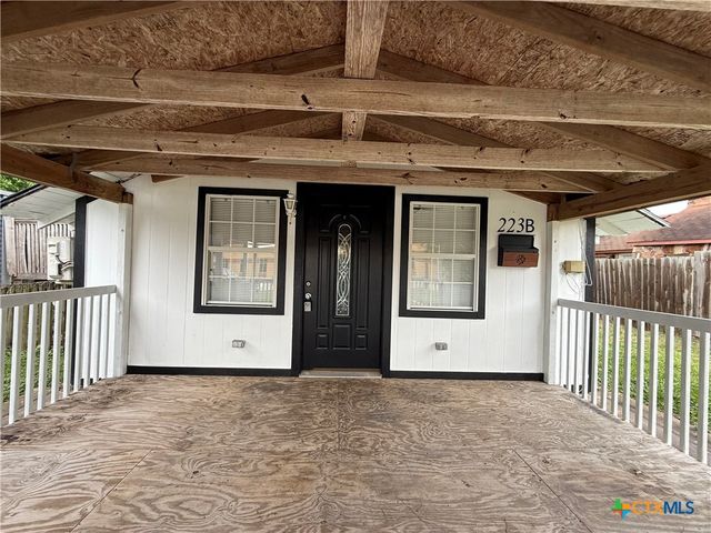 223 N Benavides Street B, Port Lavaca, TX 77979