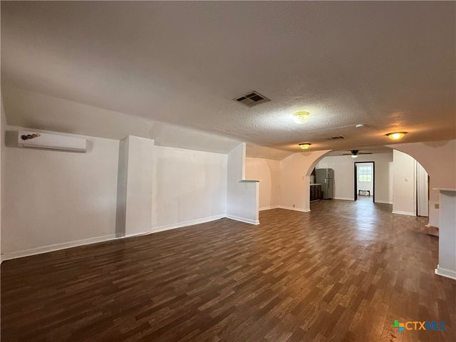 223 N Benavides Street B, Port Lavaca, TX 77979