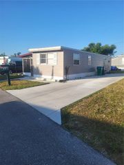 6580 SEMINOLE BOULEVARD 424, Seminole, FL 33772