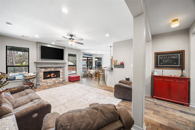 15552 Guinevere Lane, Montgomery, TX 77316