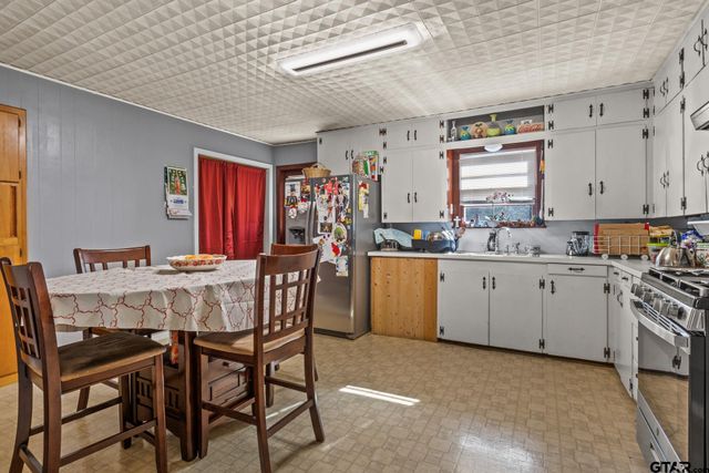 1210 E 4th, Mt Pleasant, TX 75455