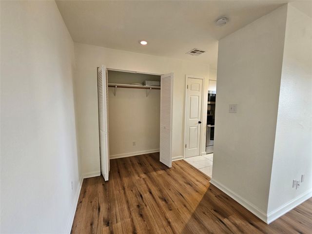 6903 Deatonhill DR 2, Austin, TX 78745