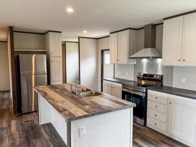 943 Hwy 64 West, Lawrenceburg, TN 38464