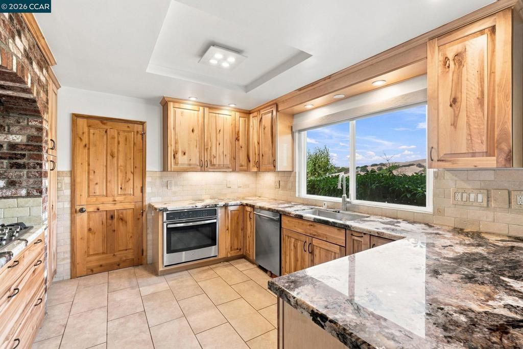 Image 14 of property listing at 2685 Alhambra Way, Pinole, CA 94564