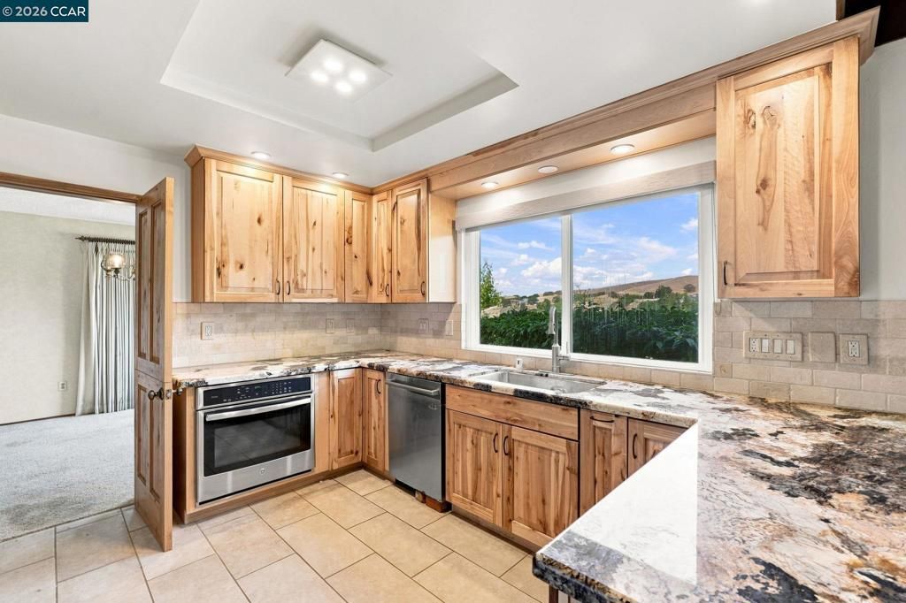 Image 15 of property listing at 2685 Alhambra Way, Pinole, CA 94564