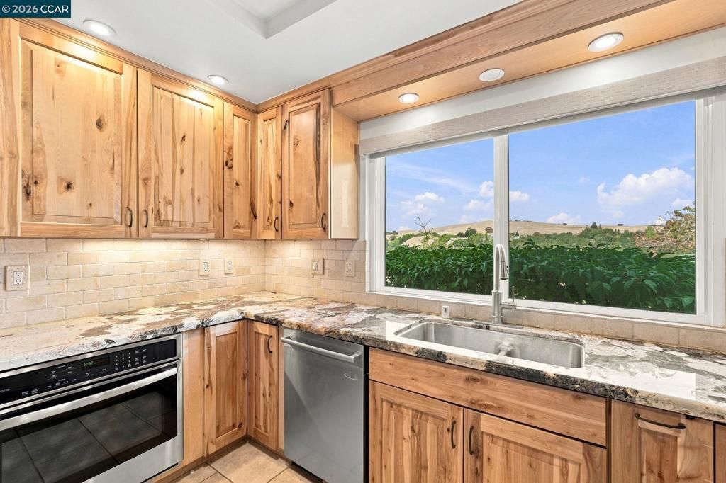 Image 16 of property listing at 2685 Alhambra Way, Pinole, CA 94564