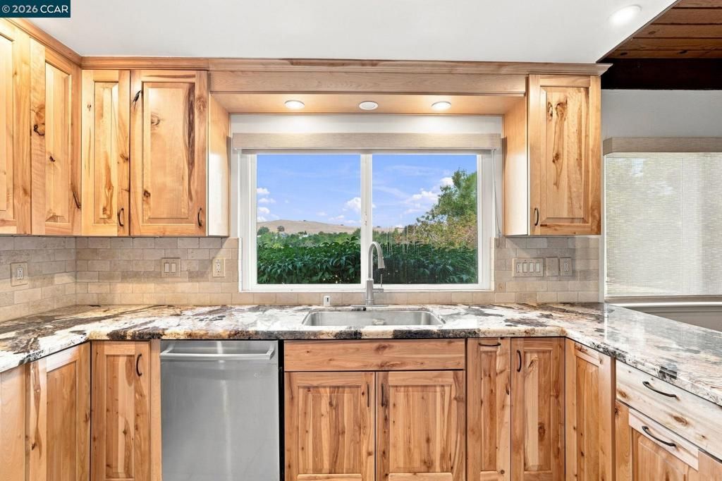 Image 17 of property listing at 2685 Alhambra Way, Pinole, CA 94564