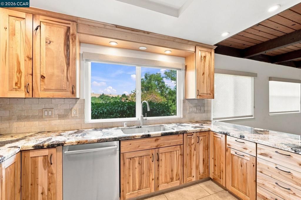 Image 18 of property listing at 2685 Alhambra Way, Pinole, CA 94564