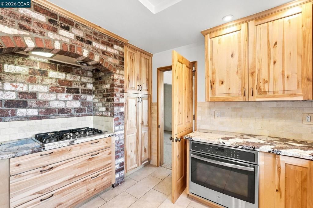 Image 19 of property listing at 2685 Alhambra Way, Pinole, CA 94564