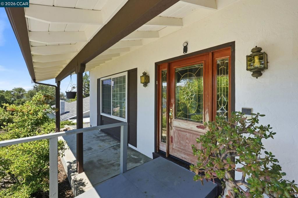 Image 5 of property listing at 2685 Alhambra Way, Pinole, CA 94564