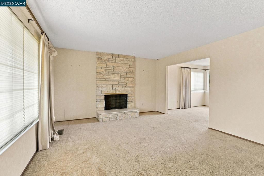 Image 7 of property listing at 2685 Alhambra Way, Pinole, CA 94564