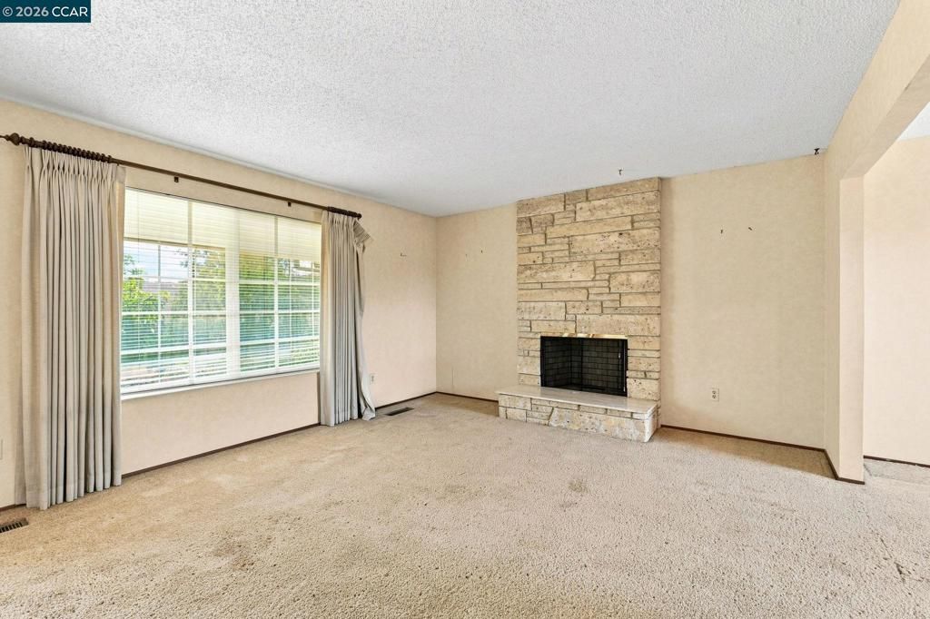 Image 8 of property listing at 2685 Alhambra Way, Pinole, CA 94564