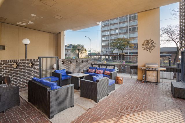 6166 N Sheridan Road 22J, Chicago, IL 60660