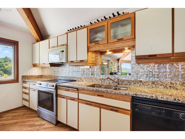 30013 MAPLE Dr, Rainier, OR 97048