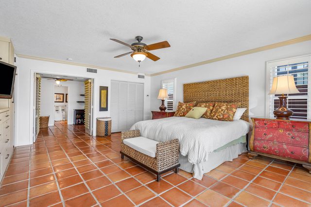 2330 NE 48TH Street NE, Lighthouse Point, FL 33064
