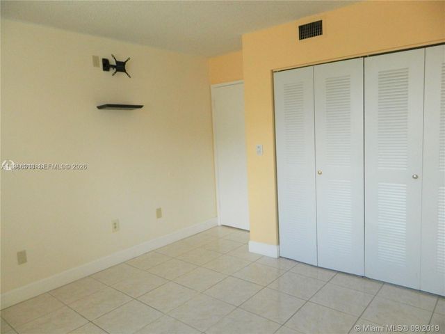 8261 NW 8th St 131, Miami, FL 33126