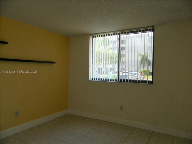 8261 NW 8th St 131, Miami, FL 33126