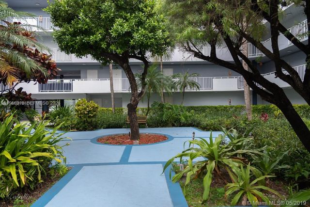 8261 NW 8th St 131, Miami, FL 33126