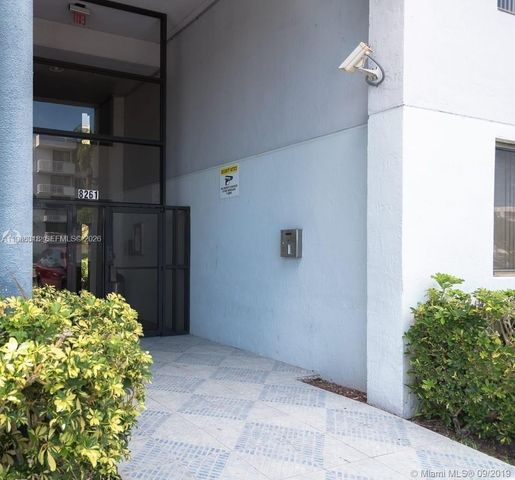 8261 NW 8th St 131, Miami, FL 33126