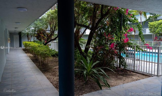 8261 NW 8th St 131, Miami, FL 33126