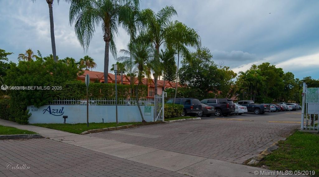 8261 NW 8th St 131, Miami, FL 33126