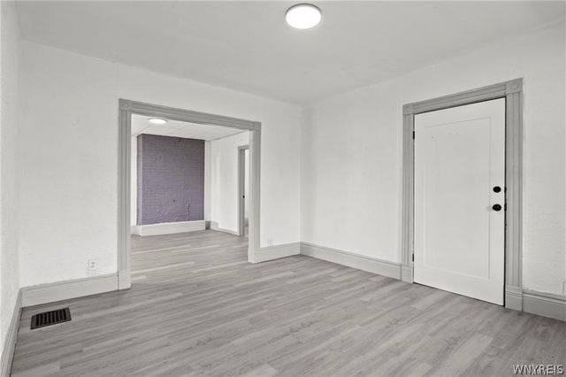 385 7th Street Lower, Buffalo, NY 14201