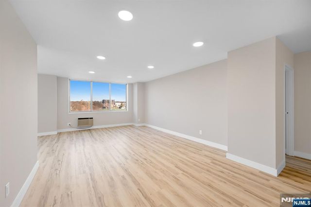 160 Overlook Avenue 3A, Hackensack, NJ 07601