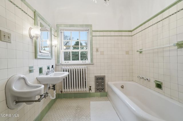 2006 Mount Vernon Avenue, Toledo, OH 43607