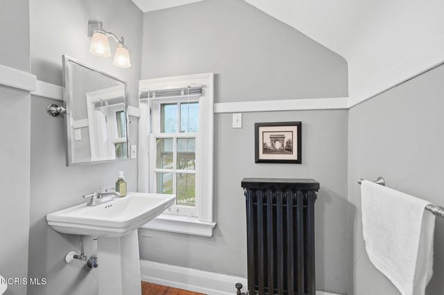 2006 Mount Vernon Avenue, Toledo, OH 43607