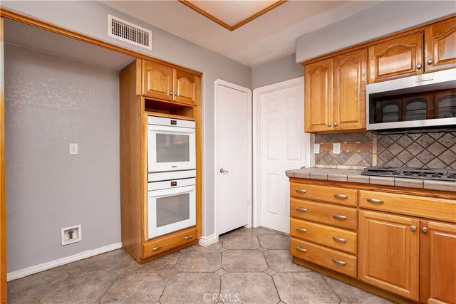735 E Avenue K7, Lancaster, CA 93535