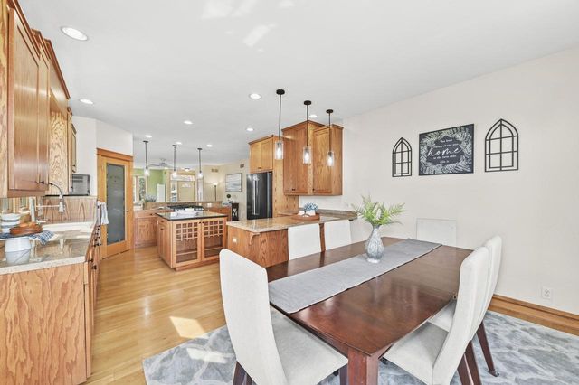 2132 N 113th STREET, Wauwatosa, WI 53226