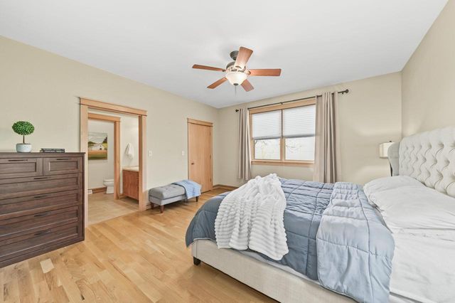 2132 N 113th STREET, Wauwatosa, WI 53226