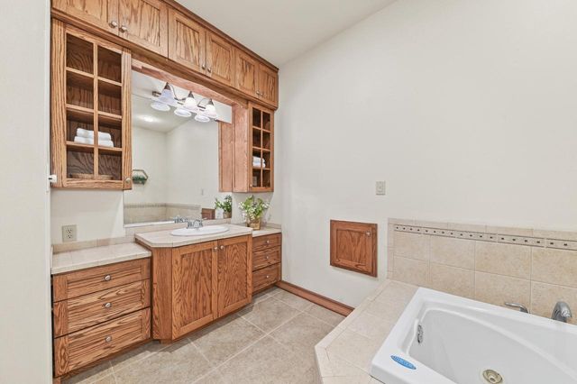2132 N 113th STREET, Wauwatosa, WI 53226