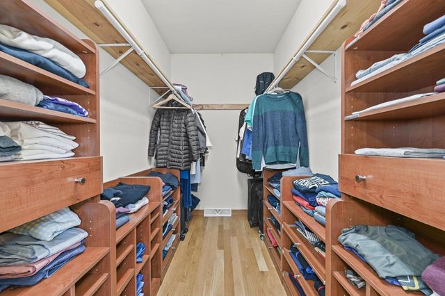 2132 N 113th STREET, Wauwatosa, WI 53226