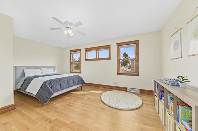 2132 N 113th STREET, Wauwatosa, WI 53226