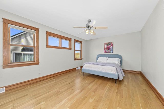 2132 N 113th STREET, Wauwatosa, WI 53226