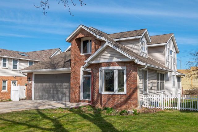 2132 N 113th STREET, Wauwatosa, WI 53226