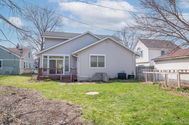 2132 N 113th STREET, Wauwatosa, WI 53226