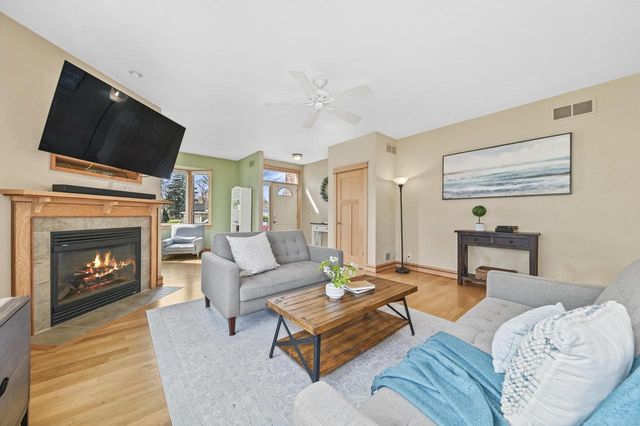 2132 N 113th STREET, Wauwatosa, WI 53226