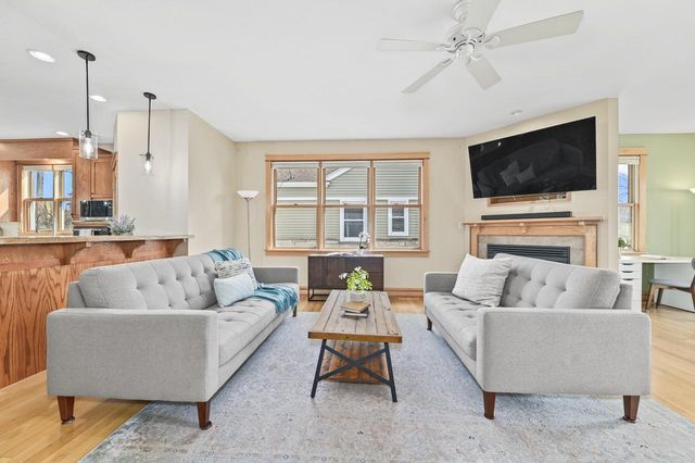 2132 N 113th STREET, Wauwatosa, WI 53226