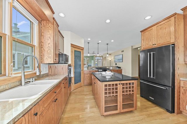 2132 N 113th STREET, Wauwatosa, WI 53226