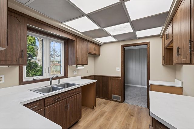 2009 Wheeler Street N, Roseville, MN 55113