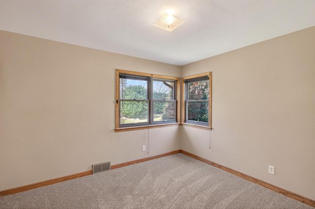 2009 Wheeler Street N, Roseville, MN 55113