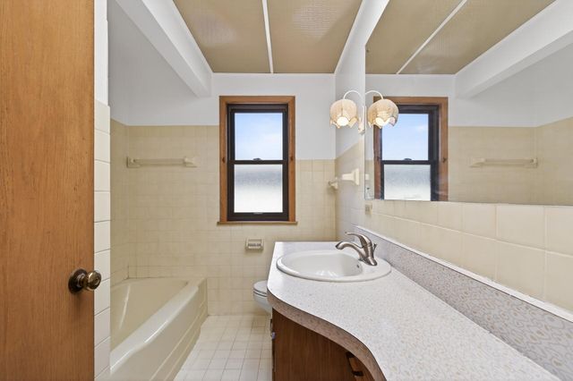 2009 Wheeler Street N, Roseville, MN 55113